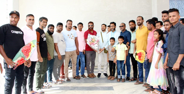 ফ্রান্স স্বেচ্ছাসেবক দল নেতা কালা মিয়াকে সিলেট বিমানবন্দরে সংবর্ধনা
