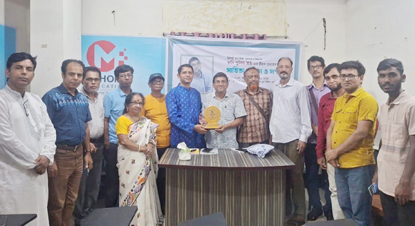 কবি পুলিন রায়ের হীরক জয়ন্তী উদযাপন উপলক্ষ্যে সাহিত্য আড্ডা ও সম্মাননা প্রদান