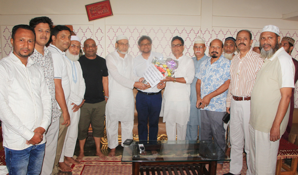 ওল্ডহ্যাম কাউন্সিলের ডেপুটি লিডার কাউন্সিলর আব্দুল জব্বারকে জেলা ব্যবসায়ী নেতৃবৃন্দের শুভেচ্ছা